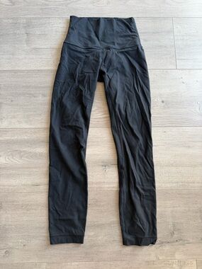 Lululemon Align Ribbed High-Rise Crop 23"
Black - size 0